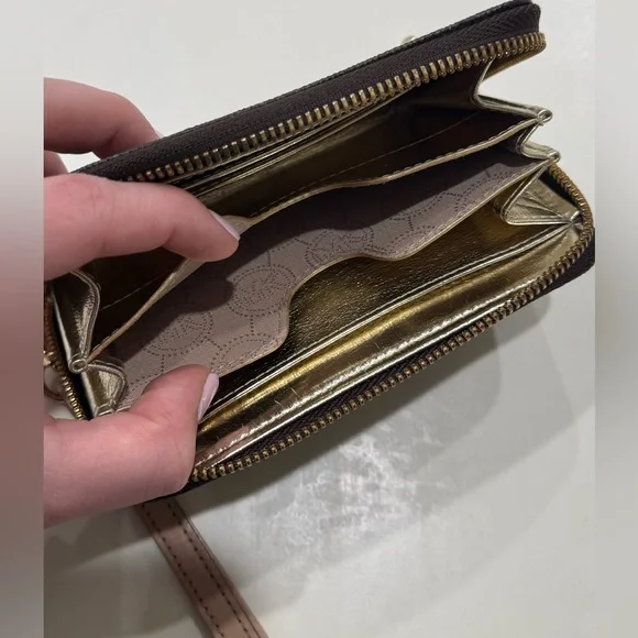 Michael Kors Monogram Wallet - Picture 13 of 13